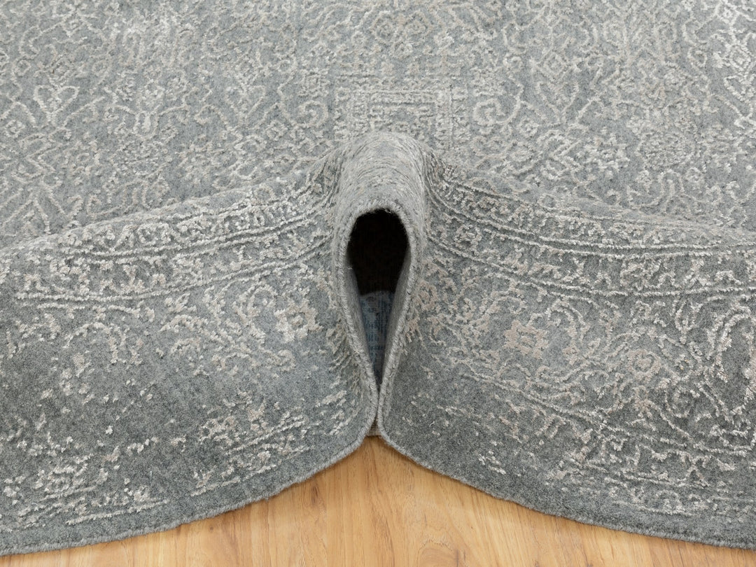 7'10" x 7'10" New Hand Loomed Grey Wool & Silk Round Oriental Rug - MOA10258616