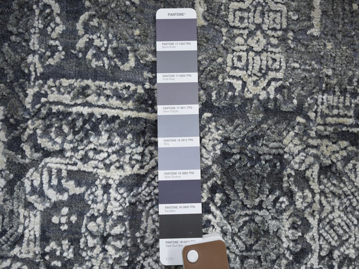 4'0" x 4'0" New Hand Knotted Grey Wool & Silk Round Oriental Rug - MOA10259025