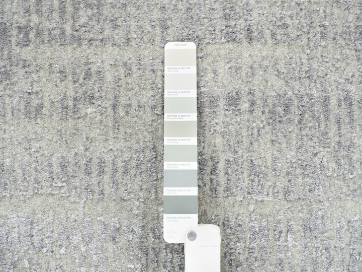 2'7" x 10'0" New Hand Loomed Grey Wool & Art Silk Runner Oriental Rug - MOA10262845