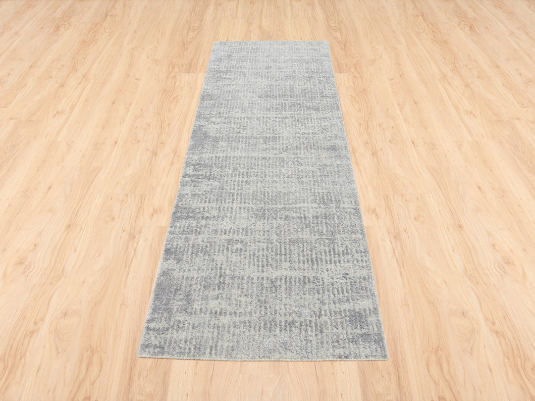 2'6" x 8'0" New Hand Loomed Grey Wool & Silk Runner Oriental Rug - MOA10262860