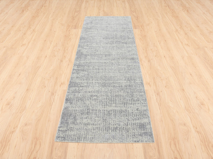 2'6" x 8'0" New Hand Loomed Grey Wool & Silk Runner Oriental Rug - MOA10262860