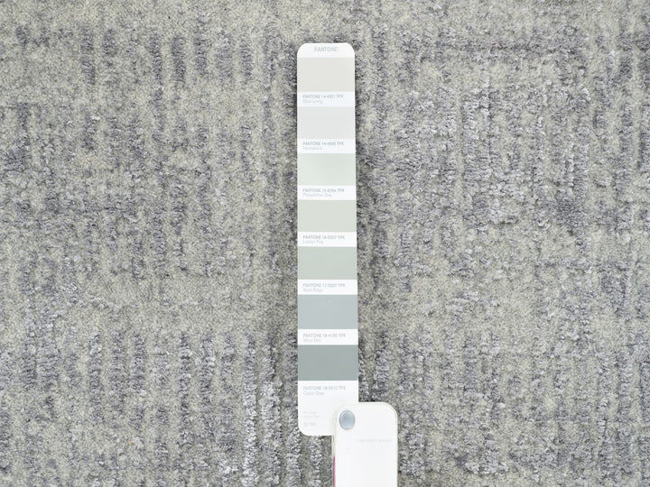 2'6" x 8'0" New Hand Loomed Grey Wool & Silk Runner Oriental Rug - MOA10262860