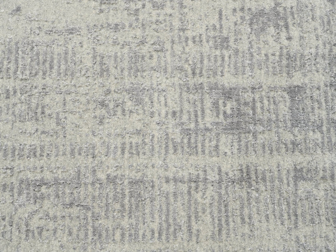 8'10" x 8'10" New Hand Loomed Grey Wool & Silk Round Oriental Rug - MOA10262864