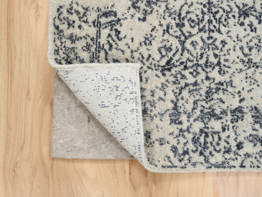 2'6" x 6'0" New Hand Loomed Grey Wool & Art Silk Runner Oriental Rug - MOA10263260