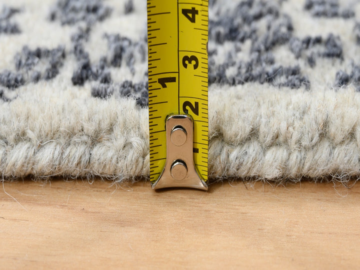 2'6" x 6'0" New Hand Loomed Grey Wool & Art Silk Runner Oriental Rug - MOA10263260