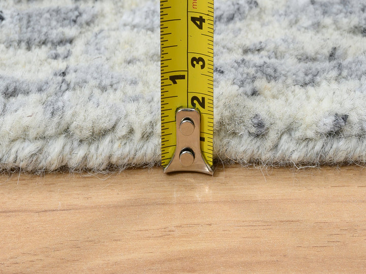 2'6" x 12'0" New Hand Loomed Grey Wool & Silk Runner Oriental Rug - MOA10263755