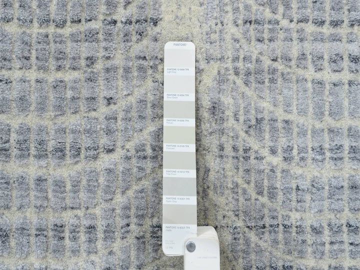 2'6" x 8'0" New Hand Loomed Grey Wool & Silk Runner Oriental Rug - MOA10263761