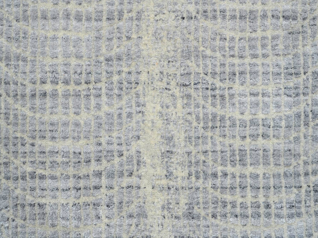 2'6" x 8'0" New Hand Loomed Grey Wool & Silk Runner Oriental Rug - MOA10263761