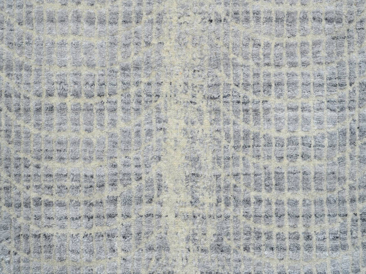 2'6" x 8'0" New Hand Loomed Grey Wool & Silk Runner Oriental Rug - MOA10263762