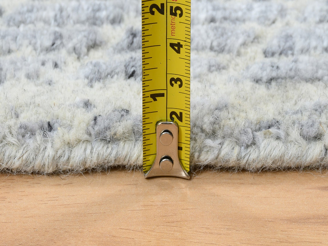 2'6" x 8'0" New Hand Loomed Grey Wool & Silk Runner Oriental Rug - MOA10263762