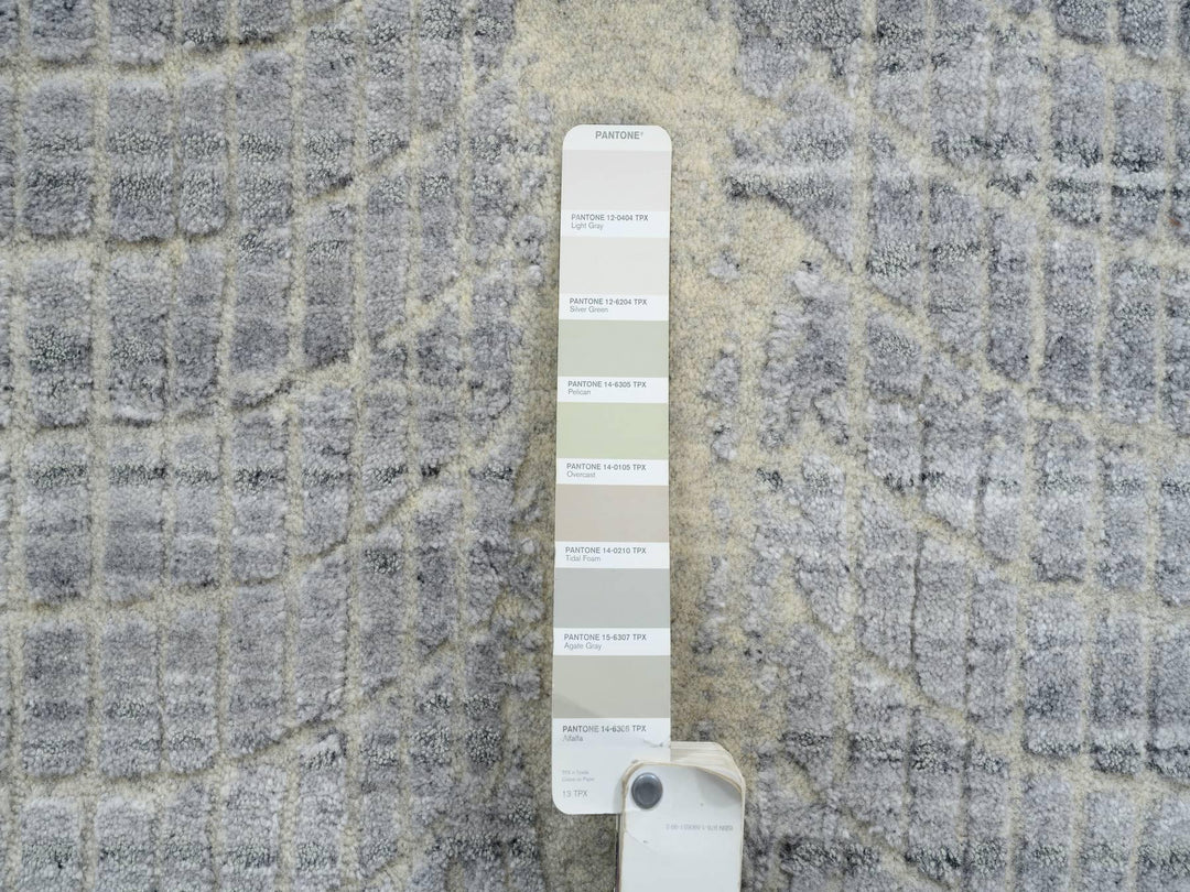 9'0" x 9'0" New Hand Loomed Grey Wool & Silk Round Oriental Rug - MOA10264309