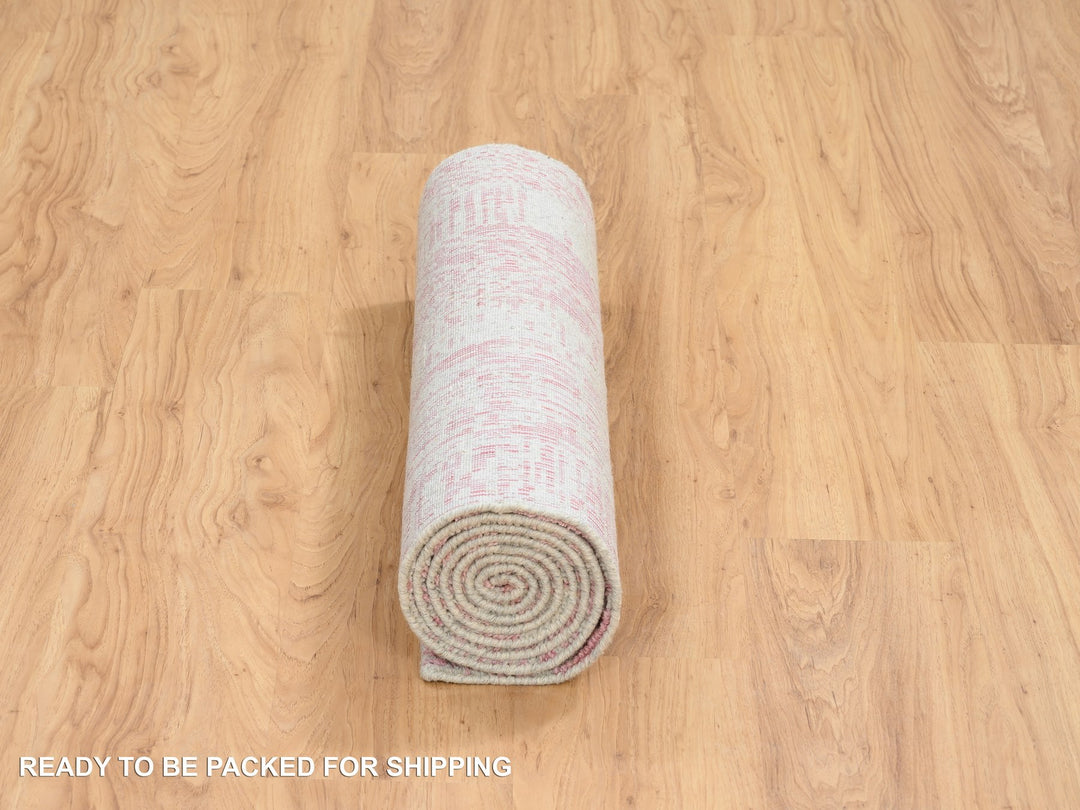 2'6" x 8'0" New Hand Loomed Pink Wool & Silk Runner Oriental Rug - MOA10264811