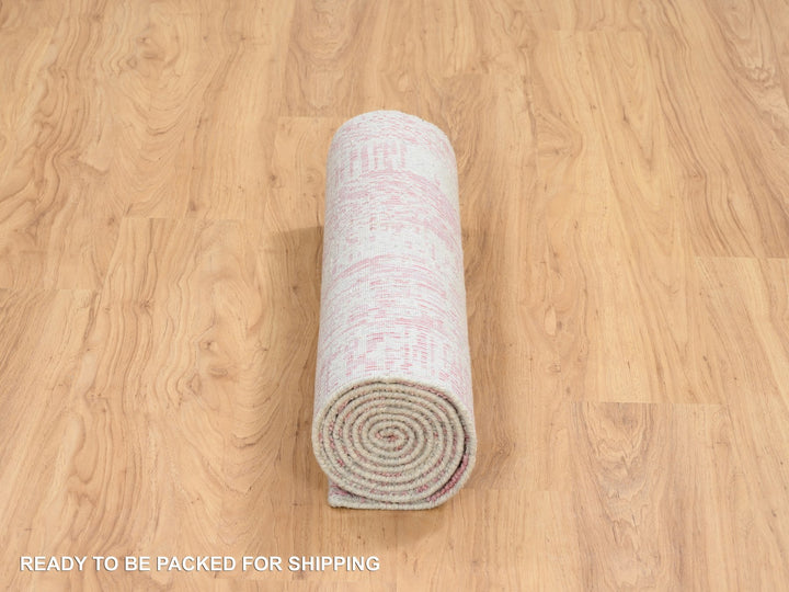 2'6" x 8'0" New Hand Loomed Pink Wool & Silk Runner Oriental Rug - MOA10264812