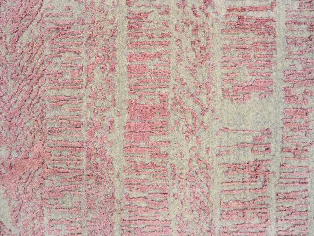 2'6" x 10'0" New Hand Loomed Pink Wool & Art Silk Runner Oriental Rug - MOA10264814