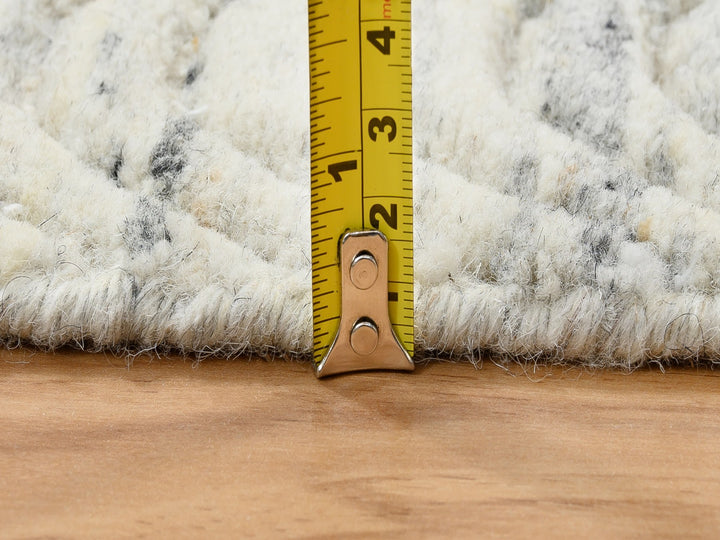 2'6" x 6'0" New Hand Loomed Beige Wool Runner Oriental Rug - MOA10264840