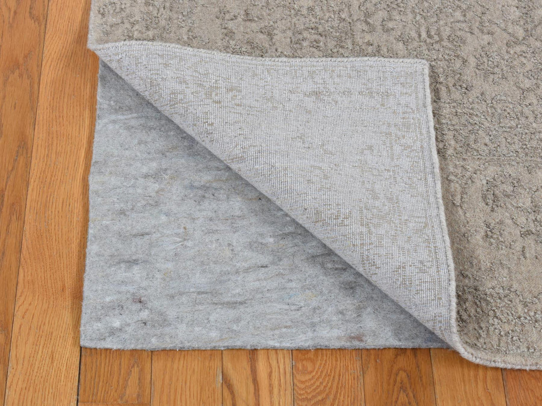 5'9" x 9'0" New Hand Loomed Grey Wool & Art Silk Rectangle Oriental Rug - MOA10280977