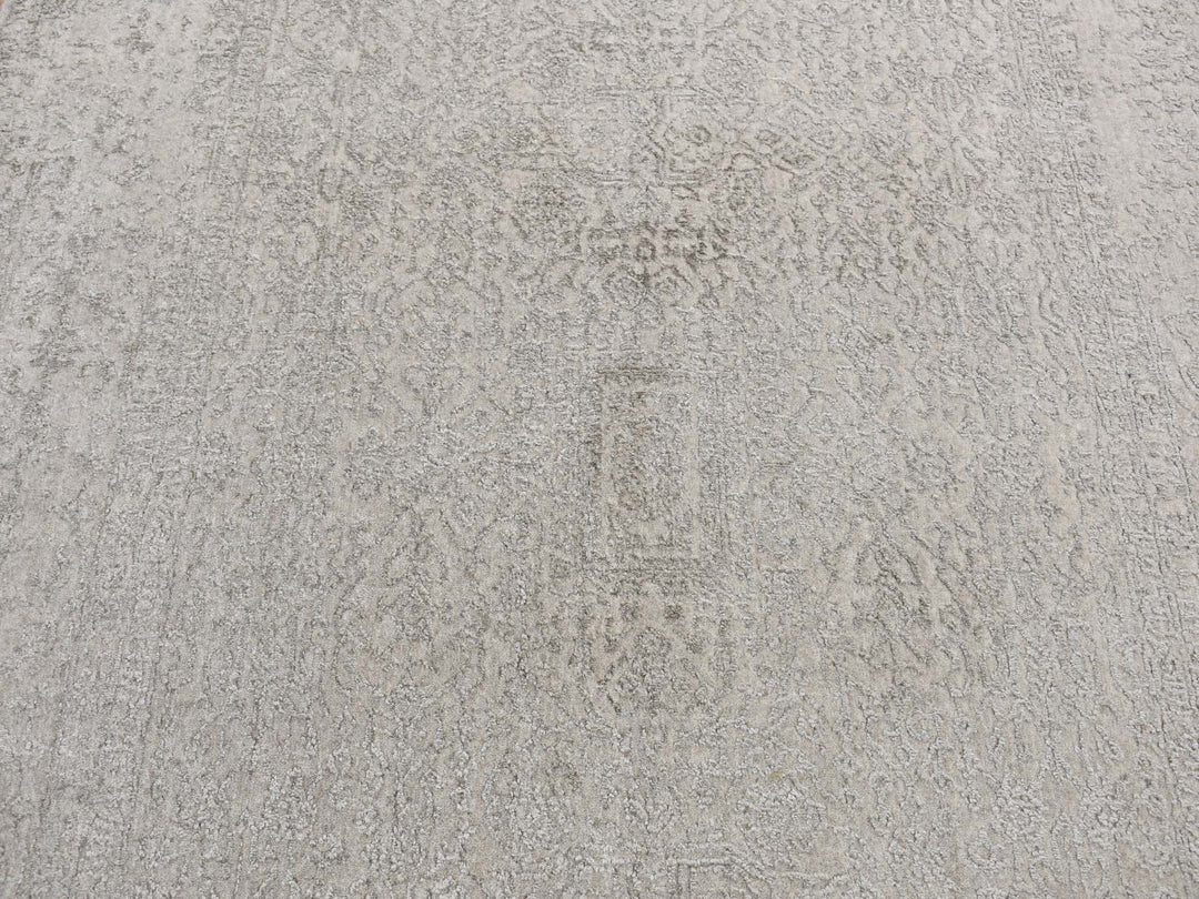 5'9" x 9'0" New Hand Loomed Grey Wool & Art Silk Rectangle Oriental Rug - MOA10280977