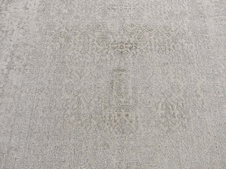 5'9" x 9'0" New Hand Loomed Grey Wool & Art Silk Rectangle Oriental Rug - MOA10280977