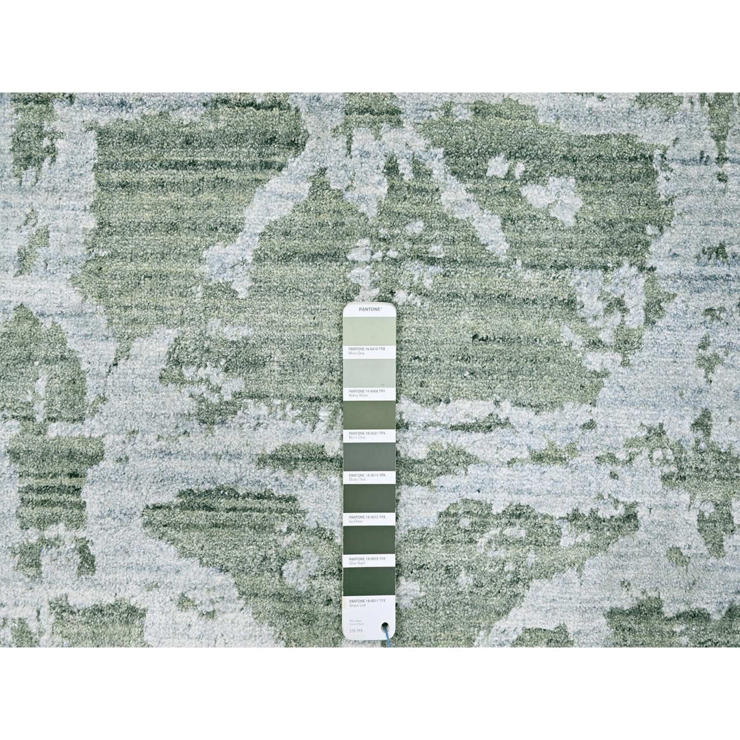 5'5" x 7'5" New Hand Loomed Green Wool & Silk Rectangle Oriental Rug - MOA10210283