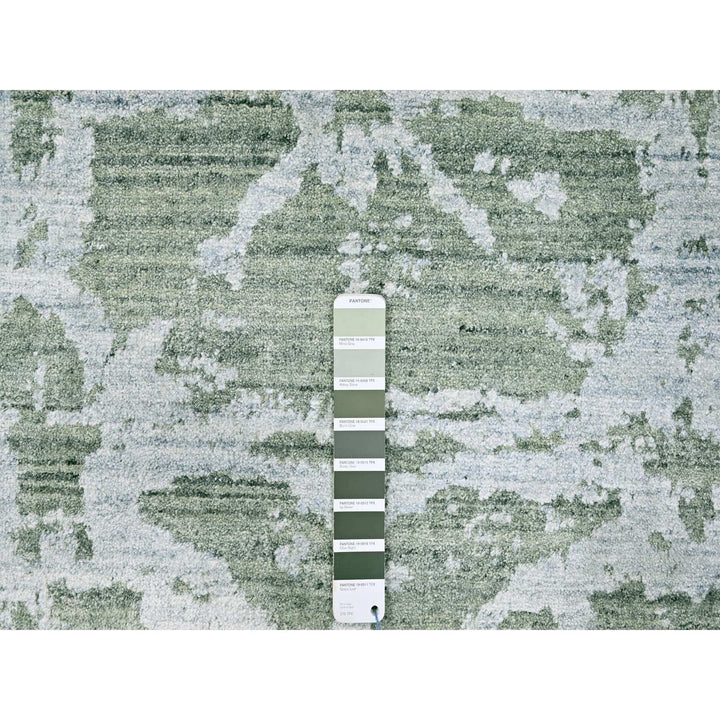 5'5" x 7'5" New Hand Loomed Green Wool & Silk Rectangle Oriental Rug - MOA10210283