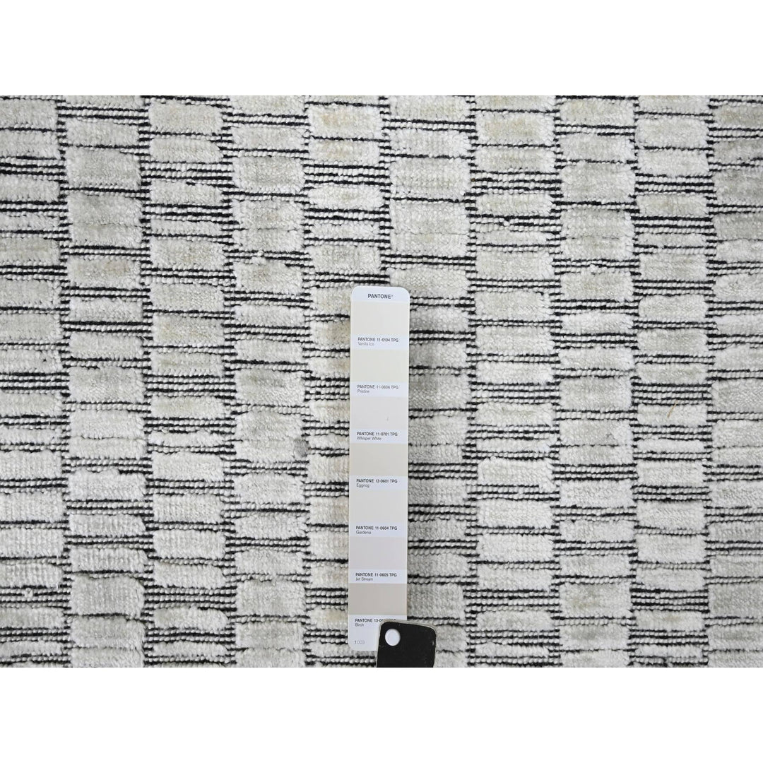 13'11" x 16'1" New Hand Loomed Ivory Wool and Plant based Silk Rectangle Oriental Rug - MOA10284587