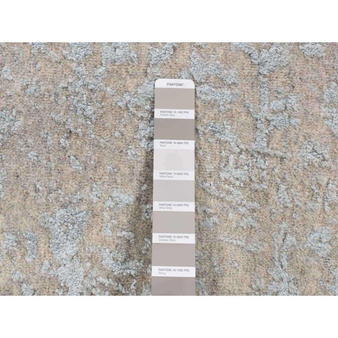 8'0" x 8'0" New Hand Loomed Grey Wool & Silk Round Oriental Rug - MOA10287368