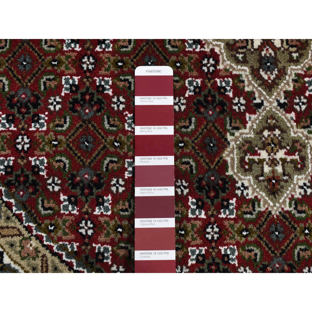 4'1" x 4'1" New Hand Knotted Red Wool Round Oriental Rug - MOA10287721