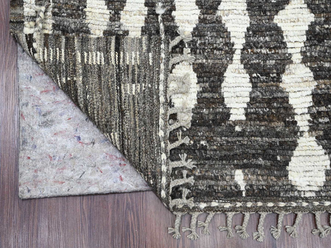 5'6" x 8'0" New Hand Knotted Grey Wool Rectangle Oriental Rug - MOA10220546