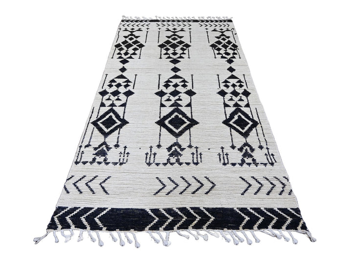4'6" x 8'8" New Hand Knotted Ivory Wool Rectangle Oriental Rug - MOA10220944