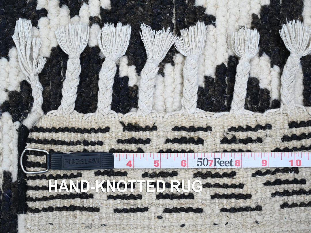 4'6" x 8'8" New Hand Knotted Ivory Wool Rectangle Oriental Rug - MOA10220944