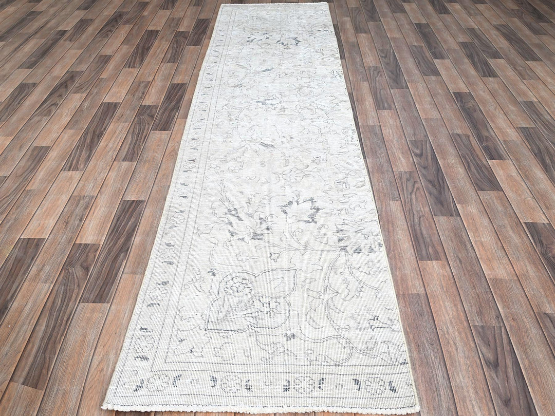 2'6" x 9'11" Vintage Hand Knotted Ivory Wool Runner Oriental Rug - MOA102223