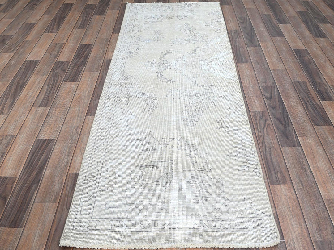 2'6" x 7'6" Vintage Hand Knotted Ivory Wool Runner Oriental Rug - MOA102224