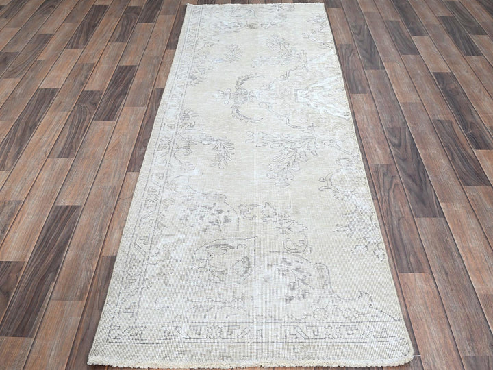 2'6" x 7'6" Vintage Hand Knotted Ivory Wool Runner Oriental Rug - MOA102224