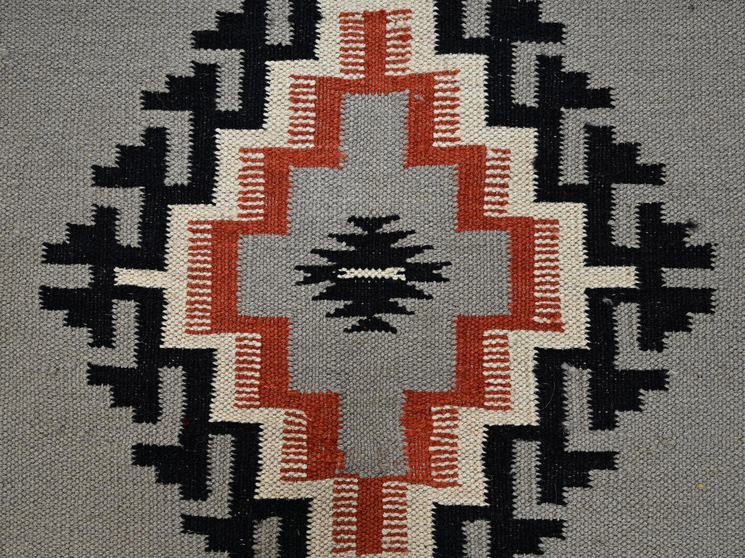 5'4" x 6'10" New Hand Woven Grey Wool Rectangle Oriental Rug - MOA1022328