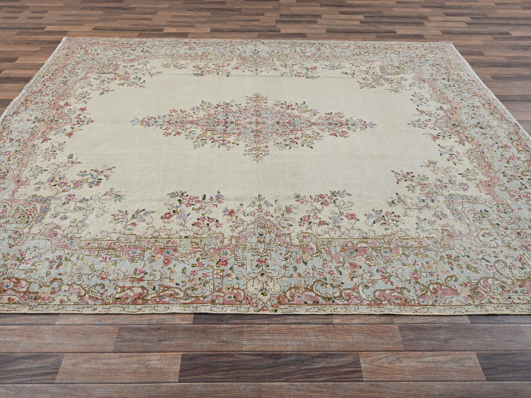 7'10" x 10'0" Vintage Hand Knotted Ivory Wool Rectangle Oriental Rug - MOA1022550