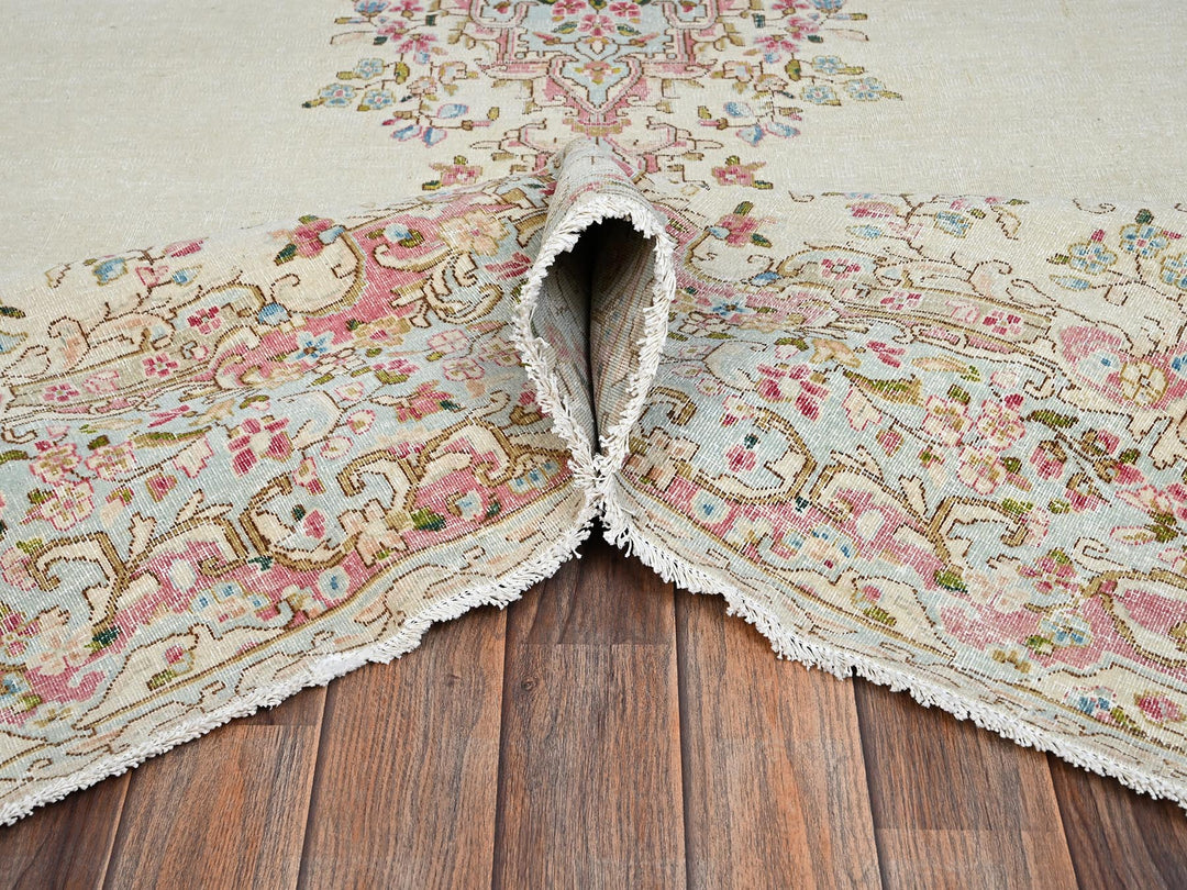 7'10" x 10'0" Vintage Hand Knotted Ivory Wool Rectangle Oriental Rug - MOA1022550