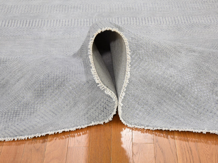 7'10" x 7'10" New Hand Knotted Grey Wool & Silk Round Oriental Rug - MOA10259315