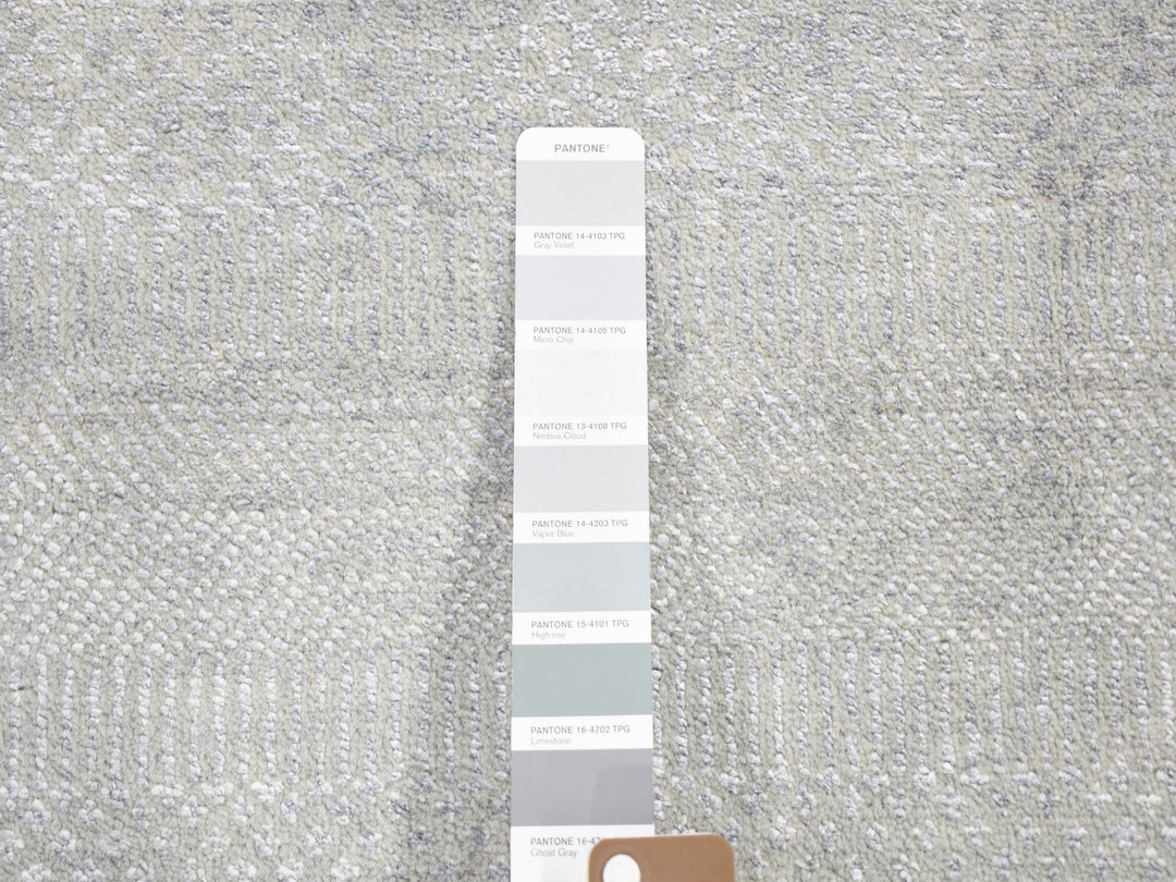 7'10" x 7'10" New Hand Knotted Grey Wool & Silk Round Oriental Rug - MOA10259315