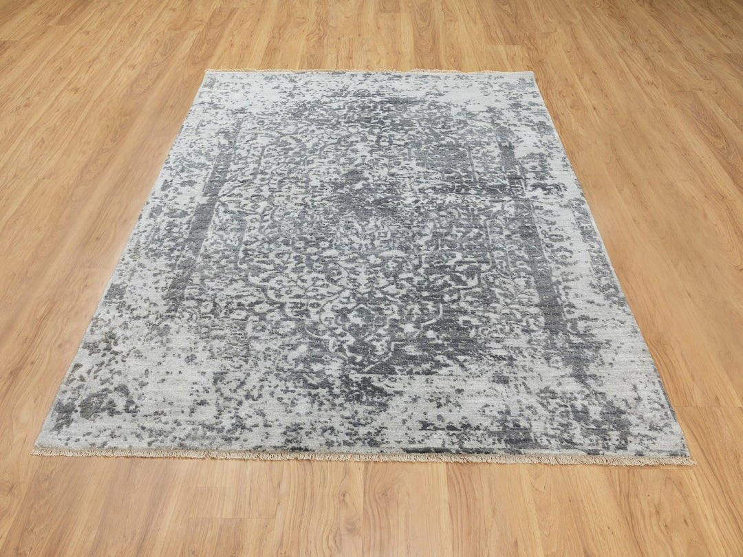 5'3" x 7'0" New Hand Knotted Grey Wool & Pure Silk Rectangle Oriental Rug - MOA10262068