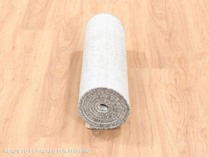 2'7" x 10'0" New Hand Knotted Ivory Wool & Pure Silk Runner Oriental Rug - MOA10262364