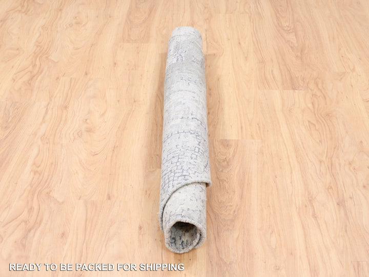 4'10" x 4'10" New Hand Knotted Grey Wool & Silk Round Oriental Rug - MOA10262683