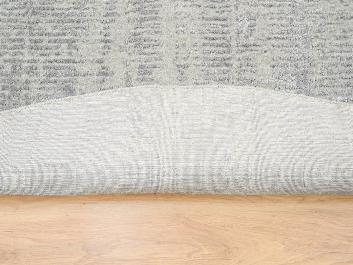 8'10" x 8'10" New Hand Loomed Grey Wool & Silk Round Oriental Rug - MOA10262864