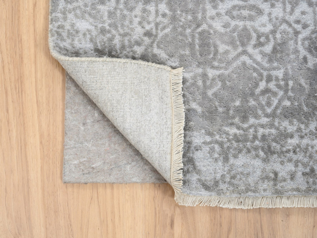 2'7" x 7'9" New Hand Knotted Grey Wool & Silk Runner Oriental Rug - MOA10263196