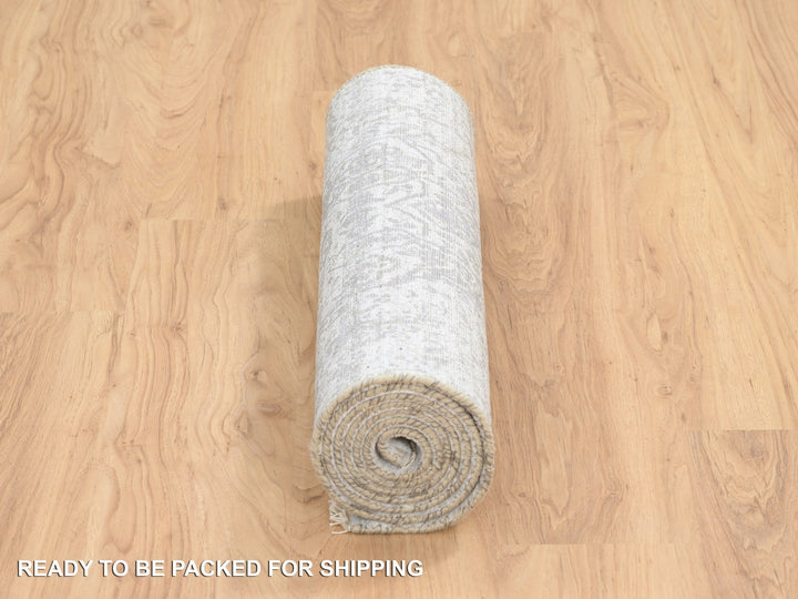 2'6" x 8'0" New Hand Knotted Grey Wool & Silk Runner Oriental Rug - MOA10264600