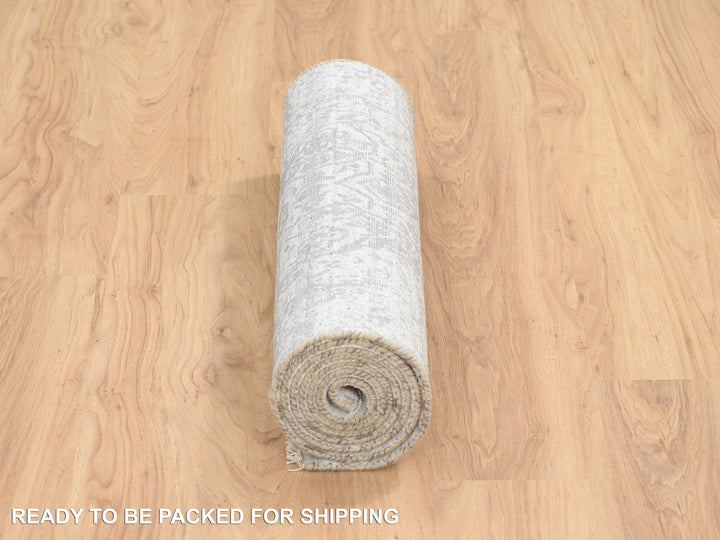 2'6" x 7'10" New Hand Knotted Grey Wool & Silk Runner Oriental Rug - MOA10264603