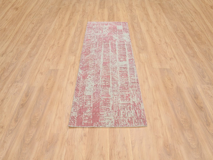 2'6" x 8'0" New Hand Loomed Pink Wool & Silk Runner Oriental Rug - MOA10264811