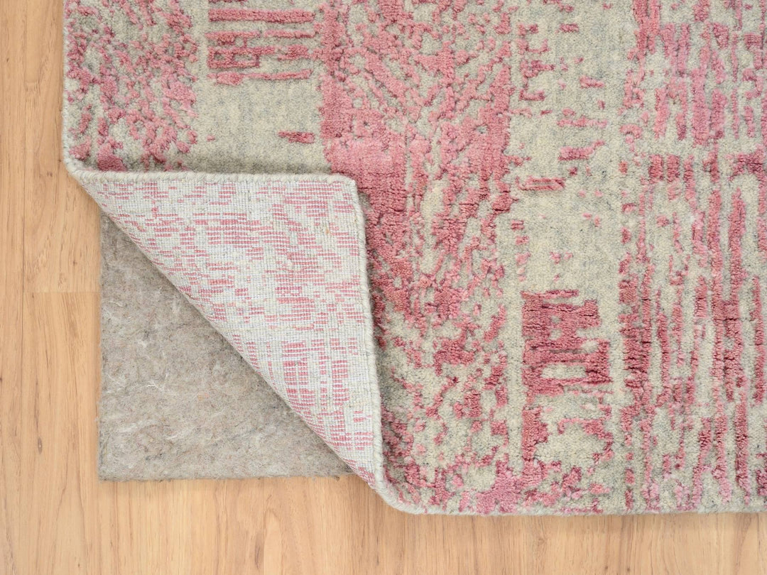 2'6" x 8'0" New Hand Loomed Pink Wool & Silk Runner Oriental Rug - MOA10264812