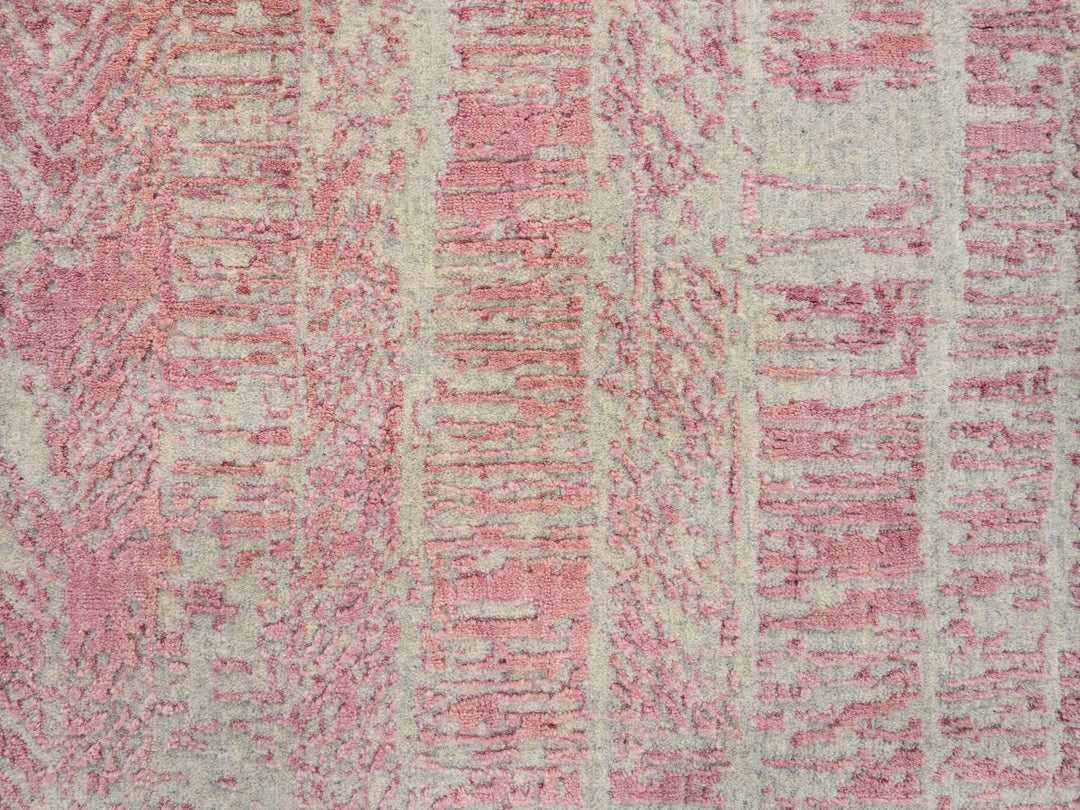 2'6" x 8'0" New Hand Loomed Pink Wool & Silk Runner Oriental Rug - MOA10264812