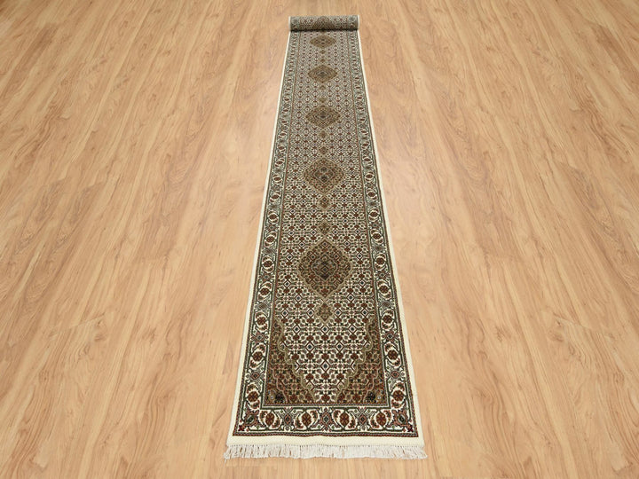 2'6" x 18'0" New Hand Knotted Ivory Wool Runner Oriental Rug - MOA10265085