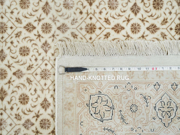 4'7" x 6'8" New Hand Knotted Ivory Wool Runner Oriental Rug - MOA10265347